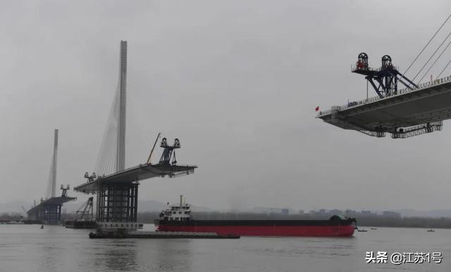 f4279ae135524796b262700351ebd720.jpg 跟著中辦國(guó)辦調(diào)研江蘇復(fù)工復(fù)產(chǎn) | 一座特大城市的“復(fù)活”之路